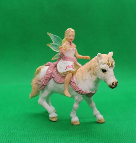 70501 Lilienzarte Elfe auf Pferd reitend
